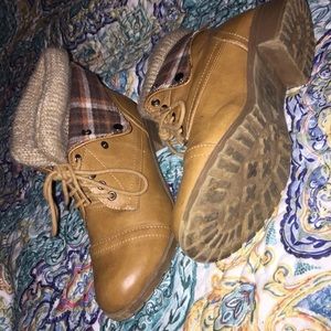 sweater boots (SIZE 8)